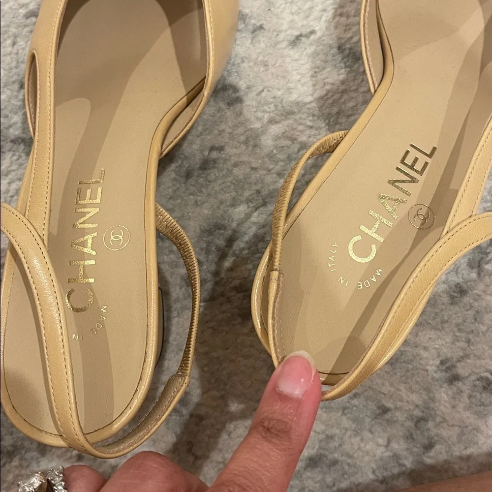 CHANEL Beige and Black Slingback Mules - Picture 6 of 9